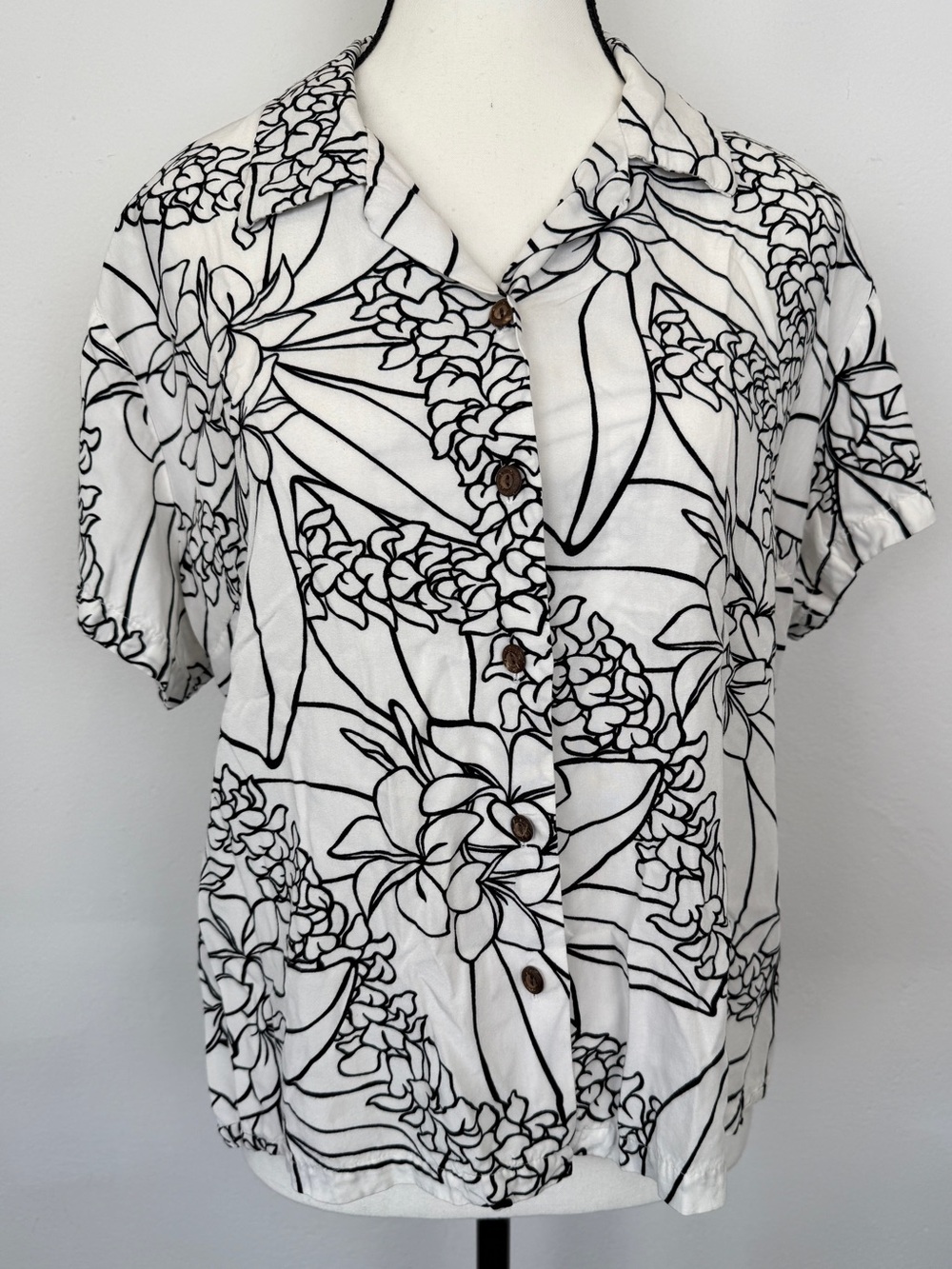 Two Palms Size L White Black Floral Hawaiian Button Up Short Sleeve Shirt